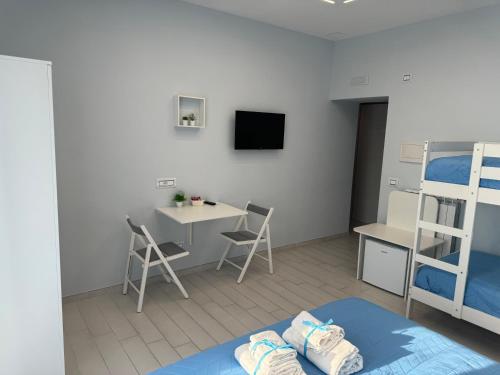 a room with a bed and a desk and bunk beds at La spiaggia b&b in Castellammare di Stabia