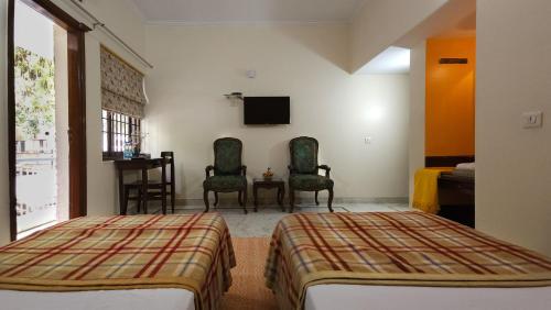 Televisyen dan/atau pusat hiburan di Prakash Kutir B&B