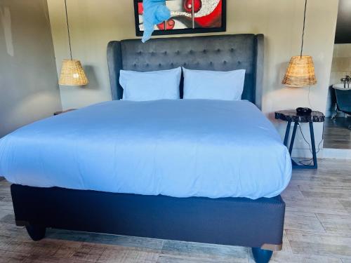Cama o camas de una habitación en The Shed Venue & Boutique Hotel