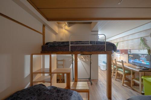 Двухъярусная кровать или двухъярусные кровати в номере Shinjuku／3 min walk from station★incl mwifi