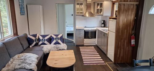 Η κουζίνα ή μικρή κουζίνα στο möja stuga i Stockholms skärgård