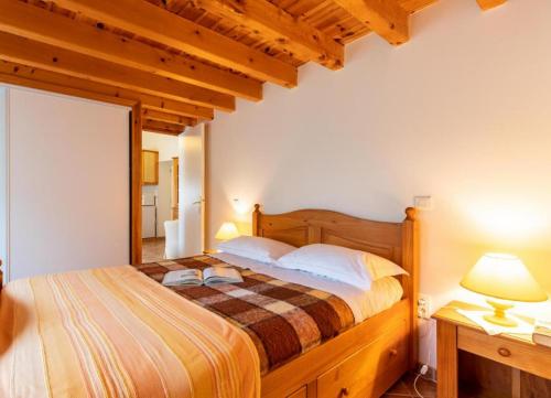 a bedroom with a bed and two lamps on a table at Goulapie, Village de gîtes in Saint-Quentin-sur-Sauxillanges