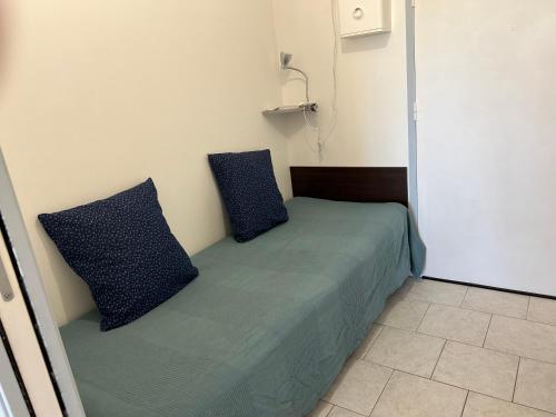 Posteľ alebo postele v izbe v ubytovaní Joli studio très clair à proximité mer pour 3 personnes