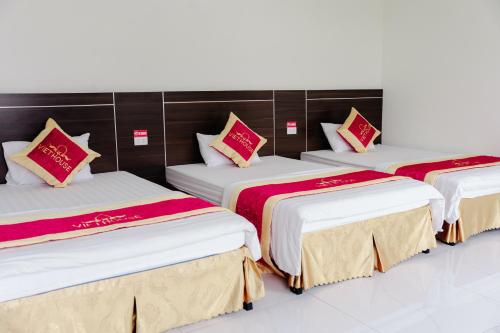 Ένα ή περισσότερα κρεβάτια σε δωμάτιο στο VietHouse Hotel Hạ Long