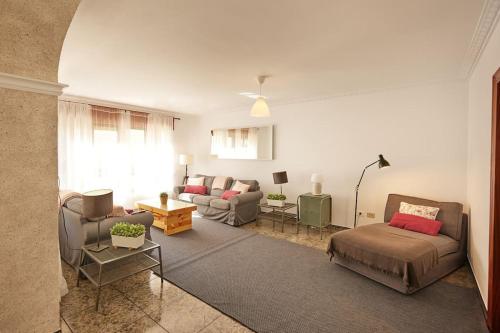 a living room with two couches and a couch at Vicedo Bay View in O Vicedo