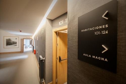 a sign on the wall of a building at Hotel & Spa Convento San Francisco in Soria