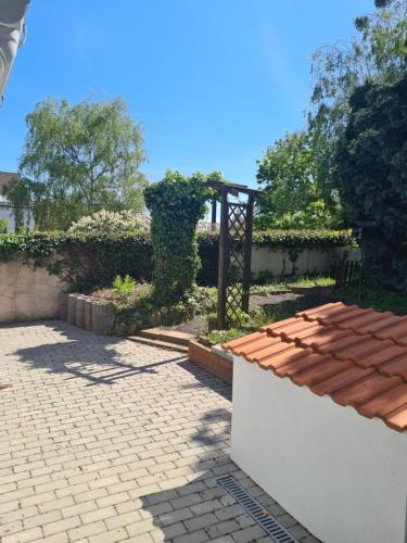 a garden with a brick walkway and a roof at Apartment Ferienwohnung Monteurwohnung Ecke in Magdeburg