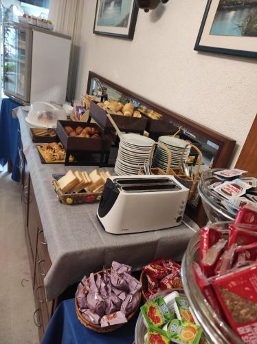 Comida en o cerca de este hotel