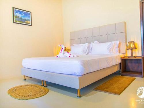 Postel nebo postele na pokoji v ubytování Nikara Beach Villas Arugambay