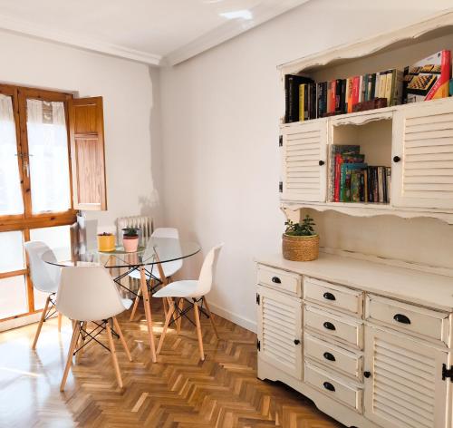 Knižnica v apartmáne