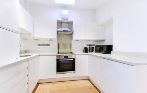 Kuchyň nebo kuchyňský kout v ubytování LUX Flat Hyde Park Paddington