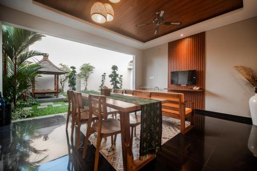 TV a/nebo společenská místnost v ubytování Gaing Mas Jimbaran Villas by Gaing Mas Group
