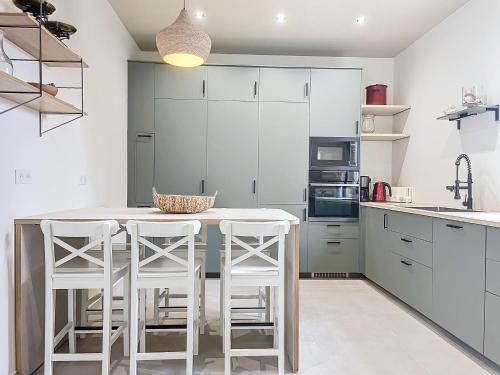 Afbeelding uit fotogalerij van Le Balcon des Vents in Granville