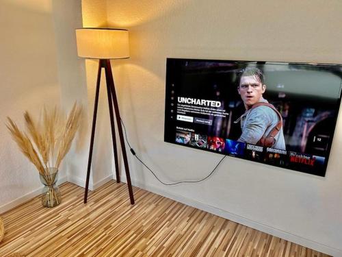 a flat screen tv hanging on a wall at Moderne ruhige Wohnung Bochum angebunden in Bochum