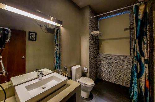een badkamer met een witte wastafel en een toilet bij Golden Pearl Tangalle Beach New in Hambantota