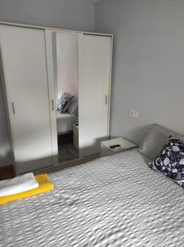 מיטה או מיטות בחדר ב-dormitorio bego