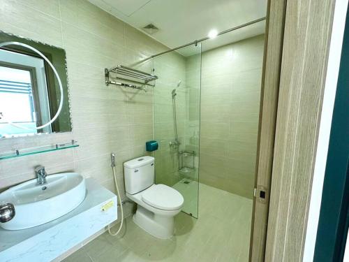 A bathroom at Homestay Apartment Huế Thương