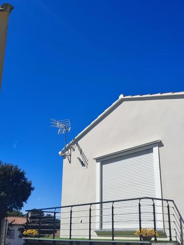 Το κτήριο όπου στεγάζεται  το διαμέρισμα