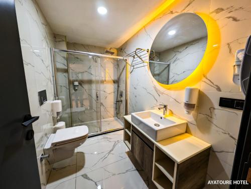 Ванна кімната в Ayatoure Hotel