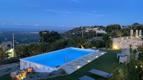 Bazén v ubytování Trulli Belvedere di Puglia nebo v jeho okolí