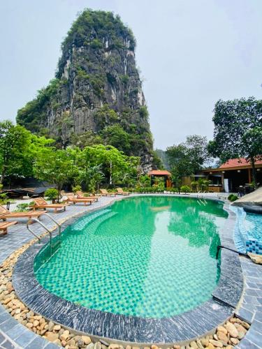 Πισίνα στο ή κοντά στο Tam Coc Galaxy Villa