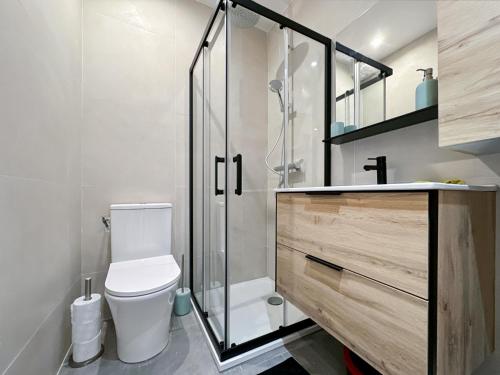 a bathroom with a toilet and a glass shower at Le Cosy Lagny - Appartement Cosy avec balcon vue sur Marne in Lagny