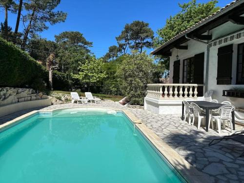 villa proche corniche avec piscine