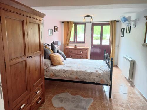 a bedroom with a bed and a dresser at Villa Tranquilla apartment in Oliveira do Hospital