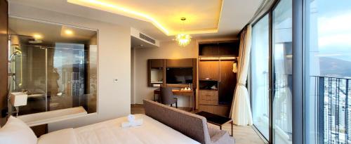 Gallery image of Panorama Apartment Sunset Nha Trang City in Nha Trang