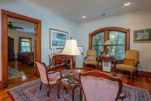 Gambar di galeri bagi Engadine Inn and Cabins di Candler