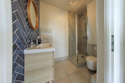 Photo de la galerie de l'établissement Appartement de charme à 3km des plages avec Parking Jardin, à Anglet