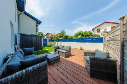 Photo de la galerie de l'établissement Appartement de charme à 3km des plages avec Parking Jardin, à Anglet