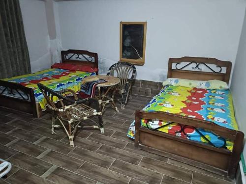 Ein Bett oder Betten in einem Zimmer der Unterkunft شاليه فيلا فندقي سياحي علي البحر مباشرة بحديقة خاصة