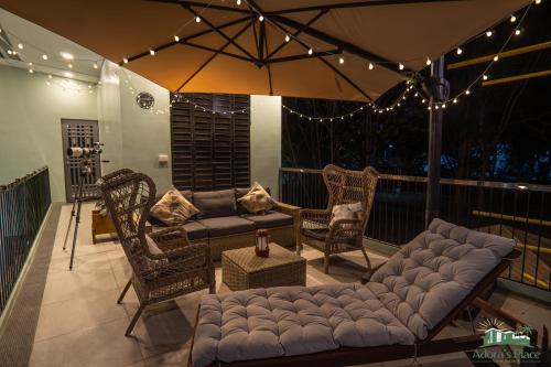 Ruang duduk di Adora's Place - Luxury Suite