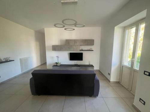 Μια τηλεόραση ή/και κέντρο ψυχαγωγίας στο Sweet home. Casa vacanza Ischia.