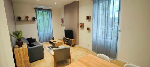 Appartements à thèmeにあるテレビまたはエンターテインメントセンター