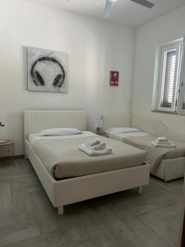 - une chambre avec 2 lits dans l'établissement Villablanca, à Terrasini