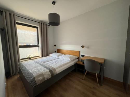 Posteľ alebo postele v izbe v ubytovaní APARTAMENT DĄBSKA 24 TAURON ARENA