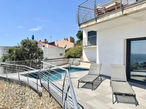 Villa con piscina sobre la Almadrava