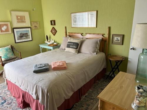 Llit o llits en una habitació de Matilda's at Ocean Forest Villas
