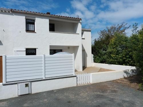Maison bord de mer, dans impasse au calme d'une résidence.