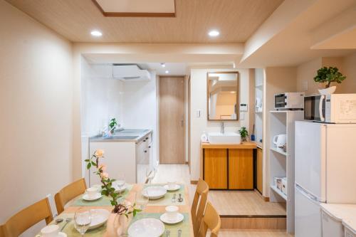 a kitchen and dining room with a table and chairs at New open 和風住宅 東中野駅 大久保駅徒歩圈内 新宿駅まで電車5分渋谷銀座東京近い 荷物預かります in Tokyo