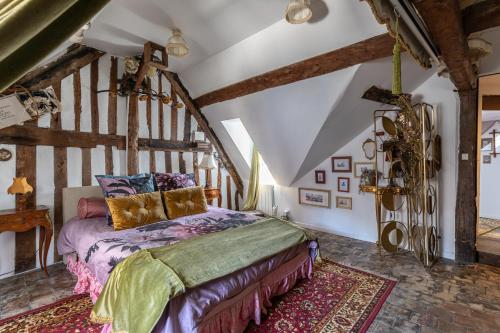 a bedroom with a bed in a room with wooden ceilings at Maison Jongkind - Garage privé 100 m - Sélection Journée du Patrimoine 2023 in Honfleur