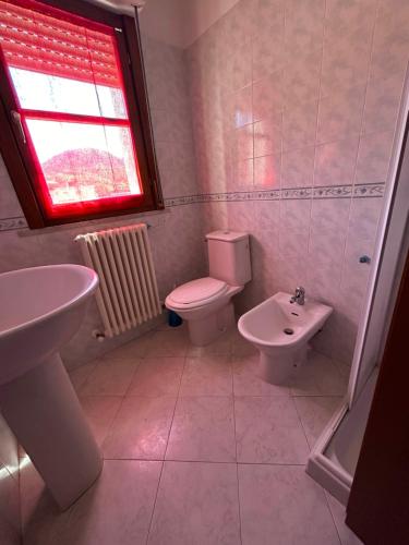 a bathroom with a toilet and a sink at Sesta Terra in Aulla