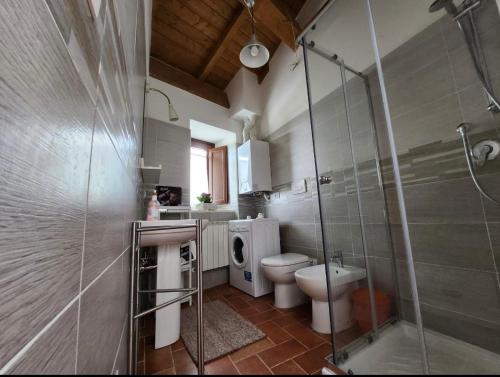 a bathroom with a toilet and a glass shower at B&B Tussillo in Tussillo