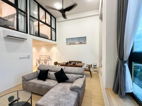 Posezení v ubytování Sunway Grid Loft Suite by Nest Home【Olympic Size Pool】