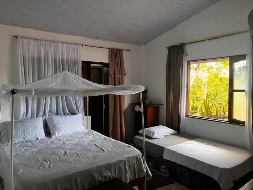 a bedroom with two beds and a window at Refugio Maiku Puerto Nariño in Puerto Nariño