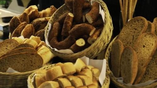ホテルの敷地内または近くでの食事または食べ物