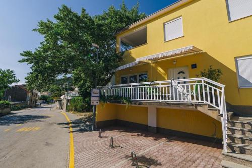 Apartments with free private parking