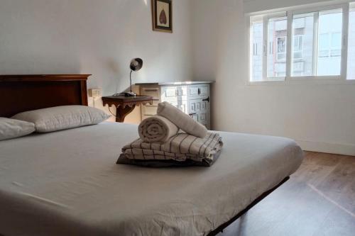 Säng eller sängar i ett rum på Ático luminoso Casa de yaya Minia Esteiro-Muros
